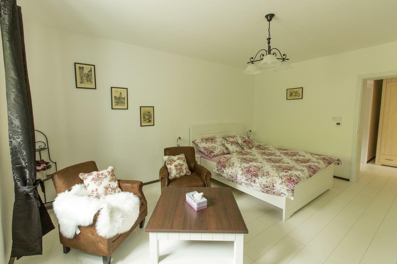 Apartmany U Prochazku Чески-Крумлов Экстерьер фото